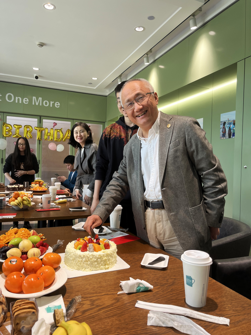 最美人间四月天——管理学院工会举办四月教职工集体生日会